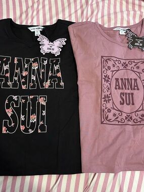 Anna Sui Black & Dusty Rose Graphic crop t shirts